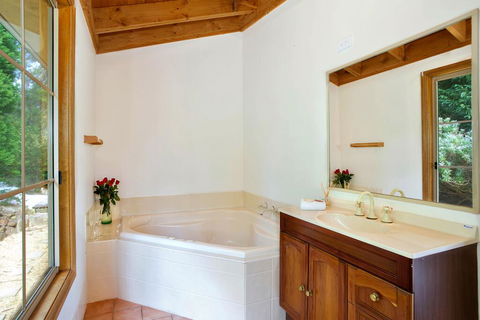 Narrow Neck Lodge - Kempsey Accommodation 2