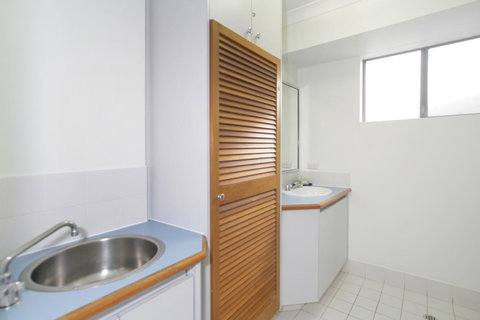 Scarborough Beach Front Resort - Shell Ten - Kempsey Accommodation 10