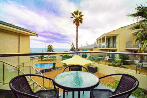 Scarborough Beach Front Resort - Shell Ten - Kempsey Accommodation 11