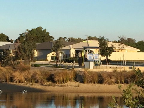 Lakeside Views - Kempsey Accommodation 14