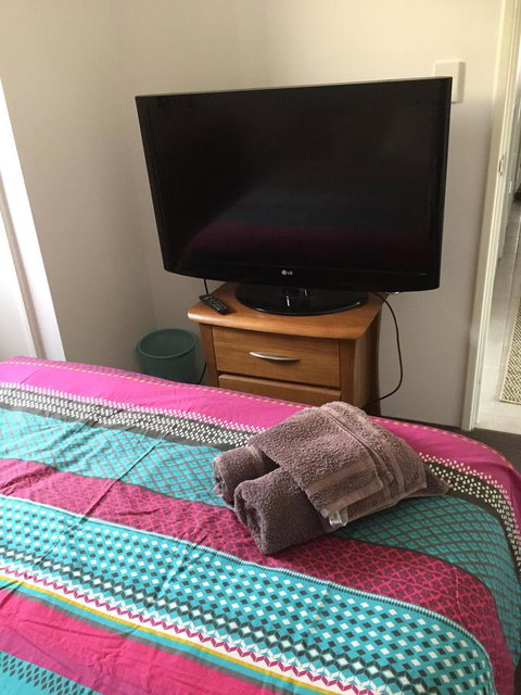 Lakeside Views - Kempsey Accommodation 1