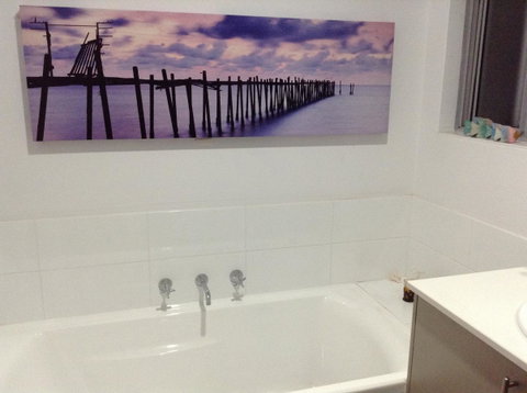 Lakeside Views - Kempsey Accommodation 3