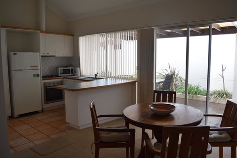 Dunes Scarborough Beach - Kempsey Accommodation 7