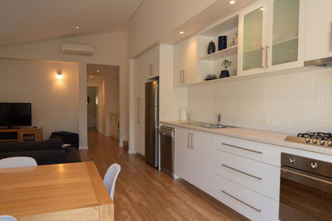 Cape Villas Dunsborough Unit 2 - Kempsey Accommodation 3