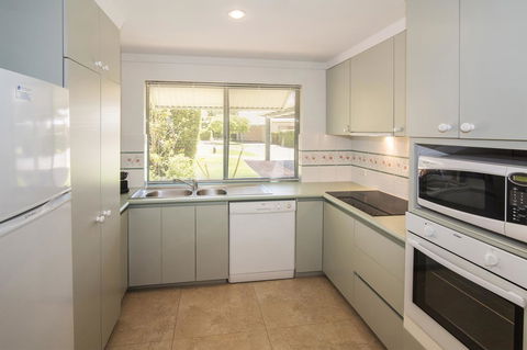 Bayshore Beachside Resort - Kempsey Accommodation 12