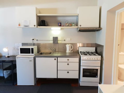 Stirling Apartments - Studio 1 - Kempsey Accommodation 1