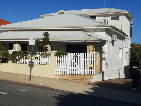 Stirling Apartments - Studio 1 - Kempsey Accommodation 2