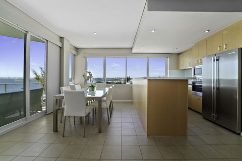 Luxury Suite Bunbury - Kempsey Accommodation 9