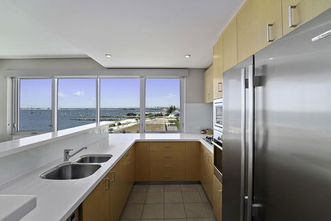 Luxury Suite Bunbury - Kempsey Accommodation 8