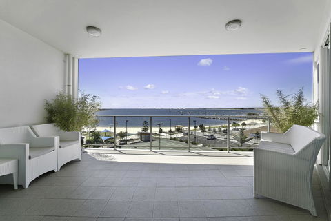 Luxury Suite Bunbury - Kempsey Accommodation 2