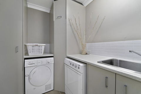 Luxury Suite Bunbury - Kempsey Accommodation 15