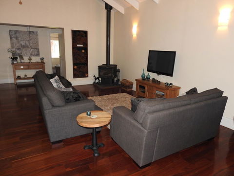 Quiet Escapes Cottages - Kempsey Accommodation 23
