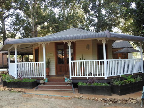 Quiet Escapes Cottages - Kempsey Accommodation 11