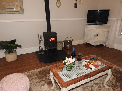 Quiet Escapes Cottages - Kempsey Accommodation 4