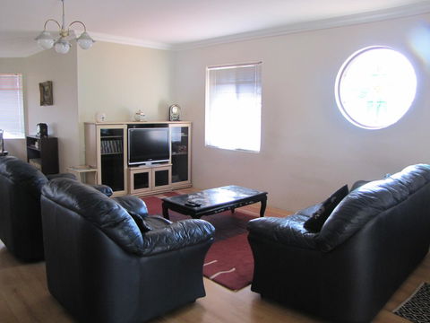 Ocean View Retreat - Kempsey Accommodation 1