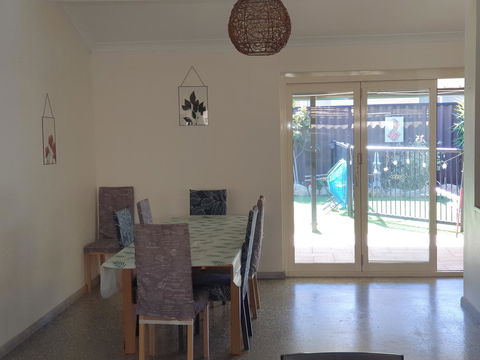 The Entertainer - Kempsey Accommodation 12