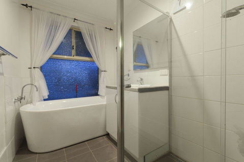 The Entertainer - Kempsey Accommodation 26