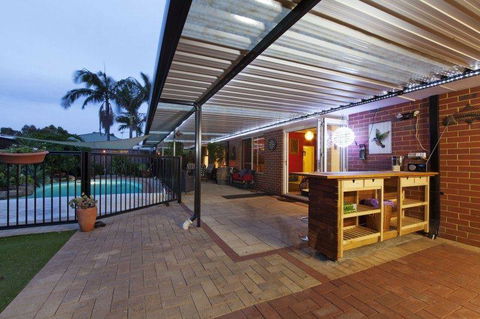 The Entertainer - Kempsey Accommodation 5