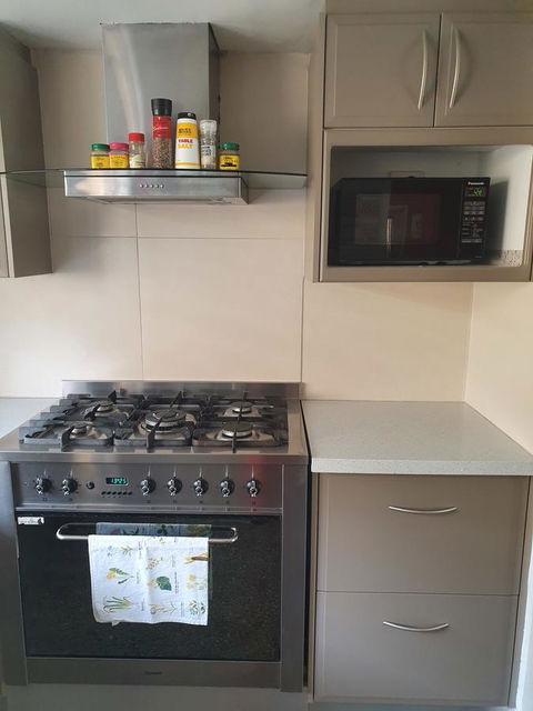 The Entertainer - Kempsey Accommodation 10