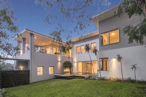 Calm Waters - Kempsey Accommodation 0