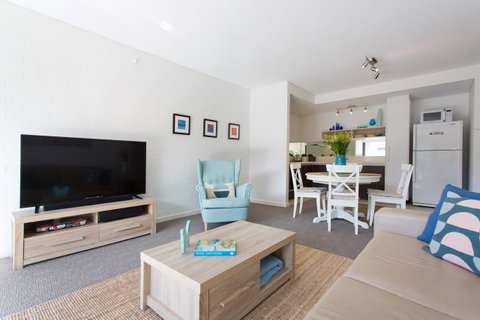 Beachside Living - South Fremantle - Kempsey Accommodation 1