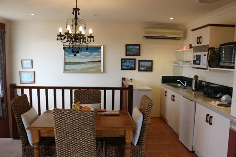 Crossland House - Kempsey Accommodation 15