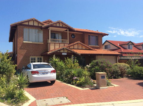 Crossland House - Kempsey Accommodation 12