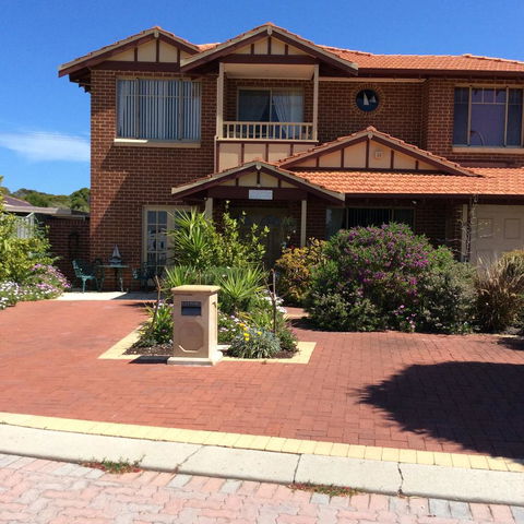 Crossland House - Kempsey Accommodation 10