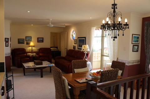 Crossland House - Kempsey Accommodation 17