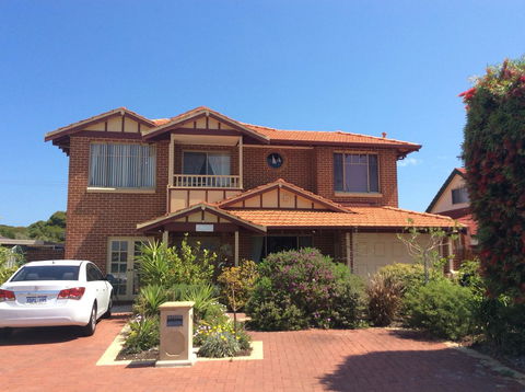 Crossland House - Kempsey Accommodation 0