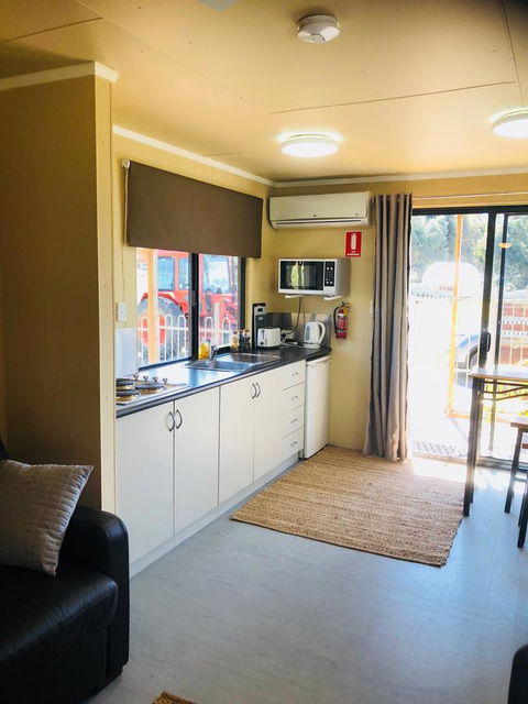 Kendenup Cottages And Lodge - Kempsey Accommodation 9