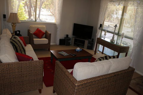 Kendenup Cottages And Lodge - Kempsey Accommodation 12