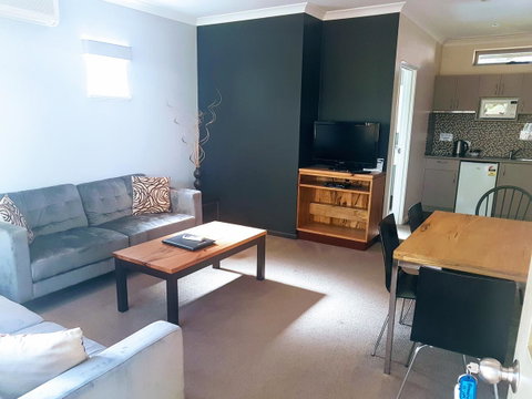 Adamsons Riverside Accommodation - Kempsey Accommodation 7