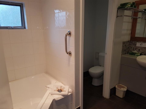 Adamsons Riverside Accommodation - Kempsey Accommodation 36