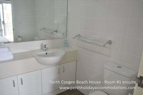 North Coogee Beach House - Kempsey Accommodation 21