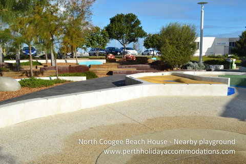 North Coogee Beach House - Kempsey Accommodation 23