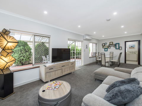 Luxury Federation Style Home - Sleeps 10 - Kempsey Accommodation 3