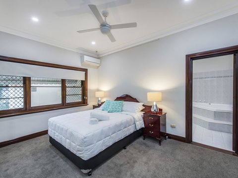 Luxury Federation Style Home - Sleeps 10 - Kempsey Accommodation 7