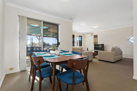 Como South Perth Villa - Kempsey Accommodation 8