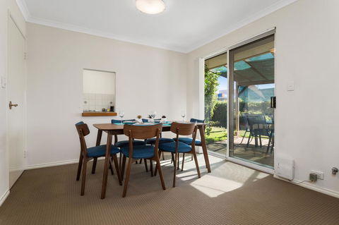 Como South Perth Villa - Kempsey Accommodation 2