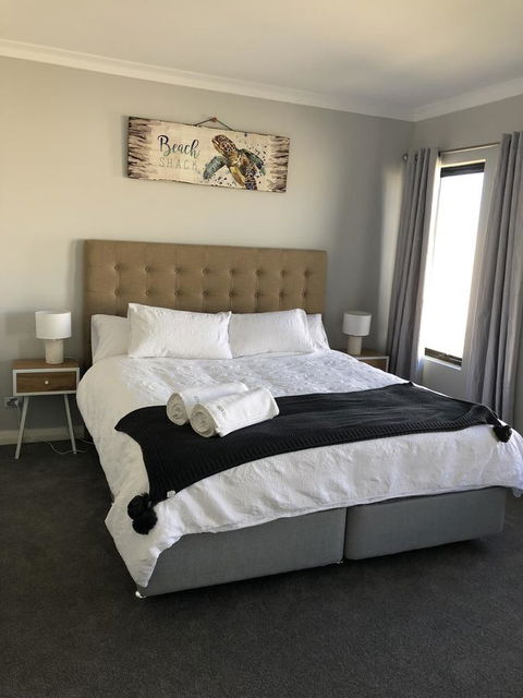 The Shak Kalbarri - Kempsey Accommodation 11
