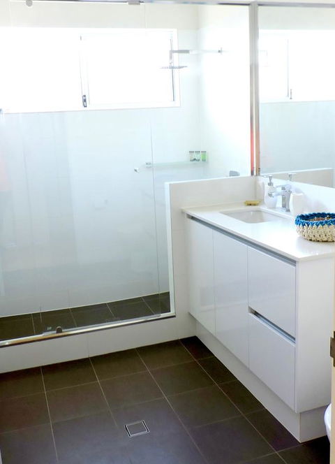 Contemporary Cove - Quindalup - Kempsey Accommodation 9