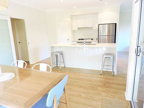 Contemporary Cove - Quindalup - Kempsey Accommodation 6