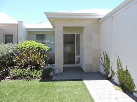 Contemporary Cove - Quindalup - Kempsey Accommodation 2