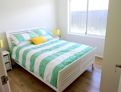 Contemporary Cove - Quindalup - Kempsey Accommodation 10
