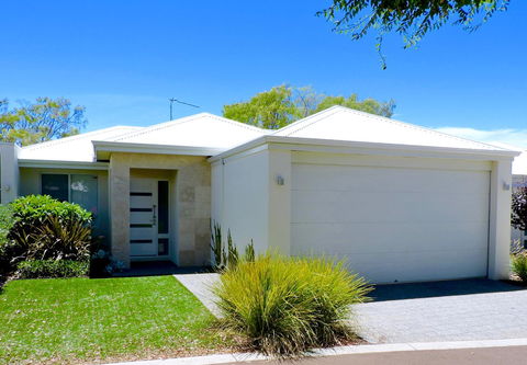 Contemporary Cove - Quindalup - Kempsey Accommodation 0