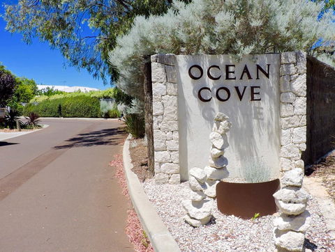 Contemporary Cove - Quindalup - Kempsey Accommodation 1