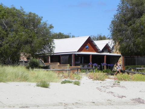 Beach House Dunsborough - Kempsey Accommodation 9
