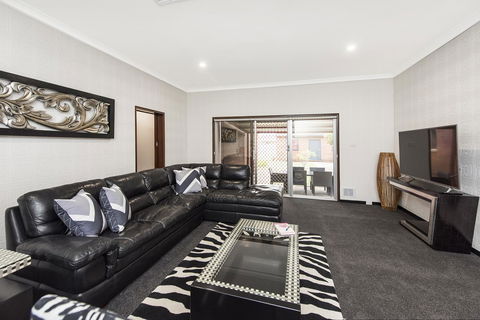 Big House Heated Pool 11 Beds Como / South Perth / Applecross - Kempsey Accommodation 12