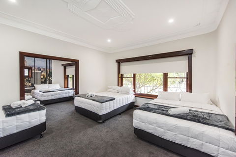 Big House Heated Pool 11 Beds Como / South Perth / Applecross - Kempsey Accommodation 17